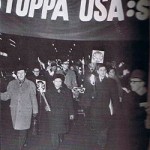 Olof Palme (al treilea de la stanga la dreapta) la o demonstratie impotriva razboiului din Vietnam