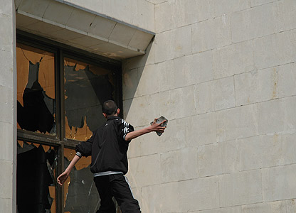 Clădirea Parlamentului a fost avariată în timpul protestelor din aprilie