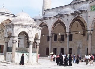 Istanbulul este plin de moschei