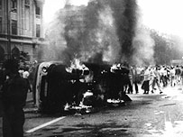 13 iunie 1990, Piața Universității, un autobuz în flăcări - așa au început tragicele evenimente de atunci