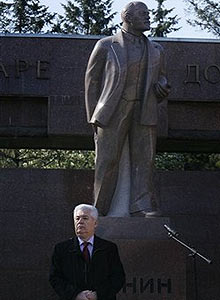 Liderul PCRM, Vladimir Voronin, la monumentul lui Lenin din Chișinău