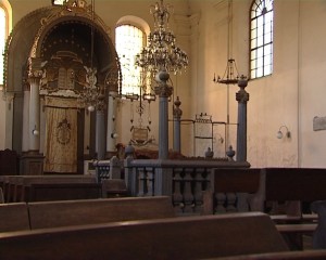Interiorul sinagogii din Alba Iulia