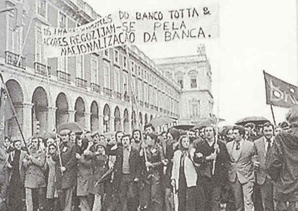 Vara lui 1974 - manifestaţie de bucurie faţă de naţionalizarea băncilor
