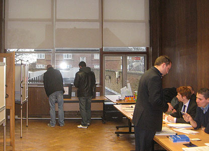 Votare la Londra, în secția 55