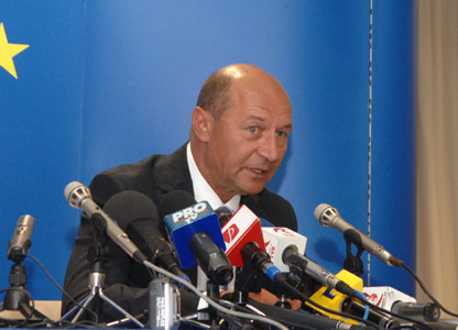 Traian Băsescu e iritat de critici