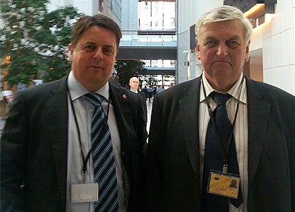 Nick Griffin (stânga) și Andrew Brons sunt cei doi eurodeputați ai BNP