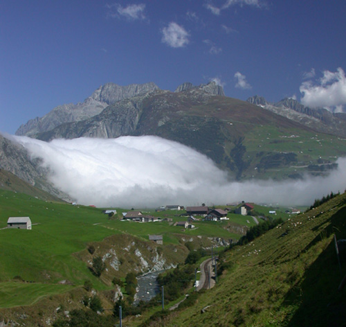 Fluviu de nori in Alpi (Elvetia)